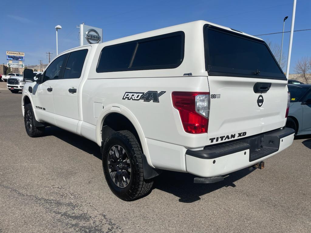 2018 Nissan Titan PRO-4X Crew Cab photo 4