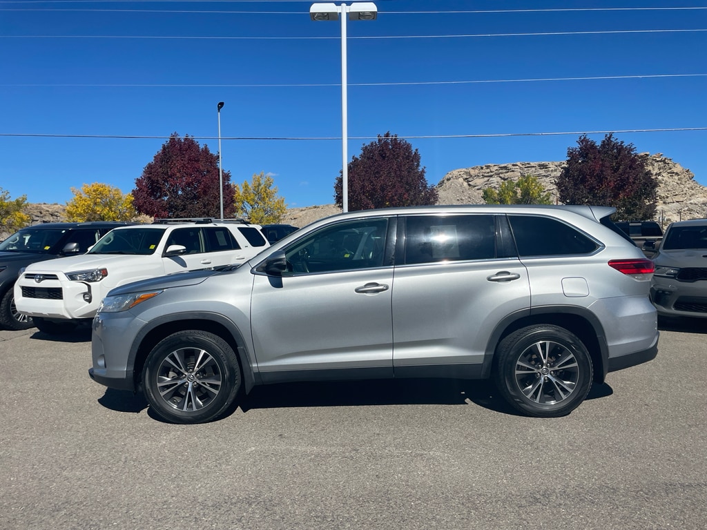 Used 2019 Toyota Highlander LE SUV