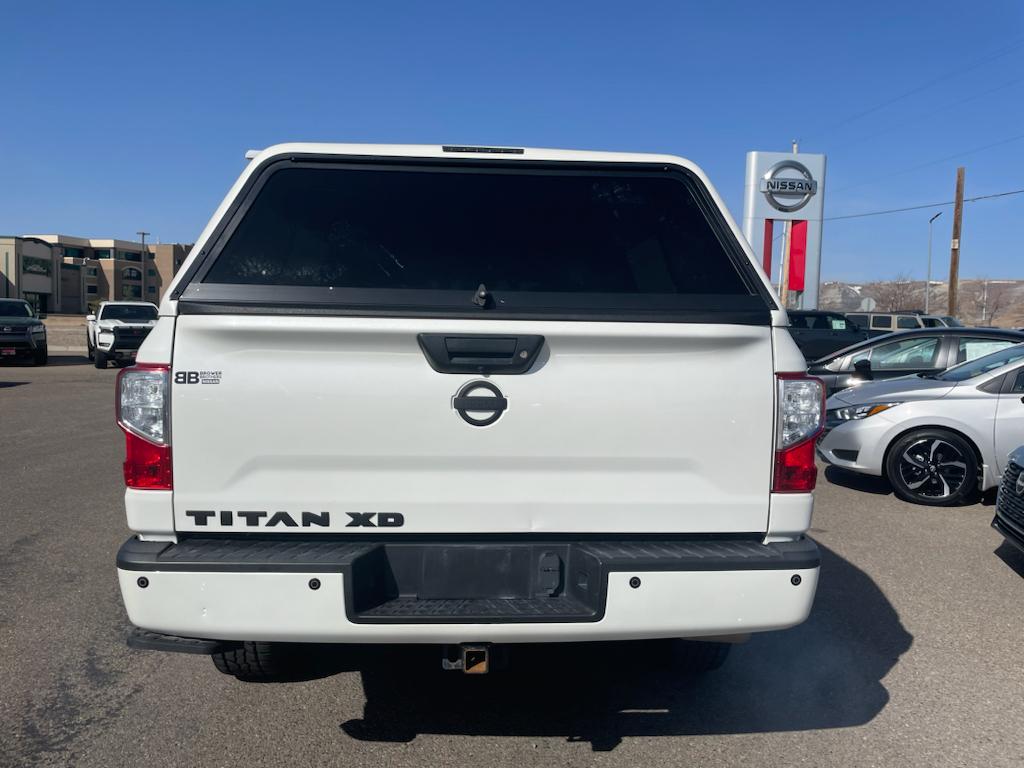 2018 Nissan Titan PRO-4X Crew Cab photo 3
