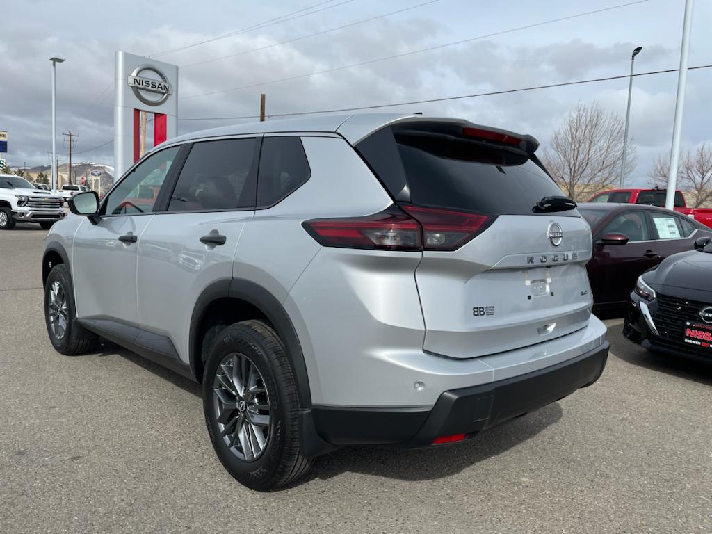 2025 Nissan Rogue S photo 3