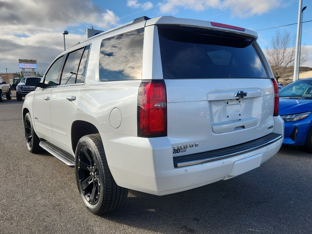 2018 Chevrolet Tahoe Premier photo 2