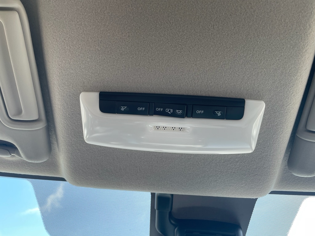 2025 Nissan Versa Sedan SV - Photo 29