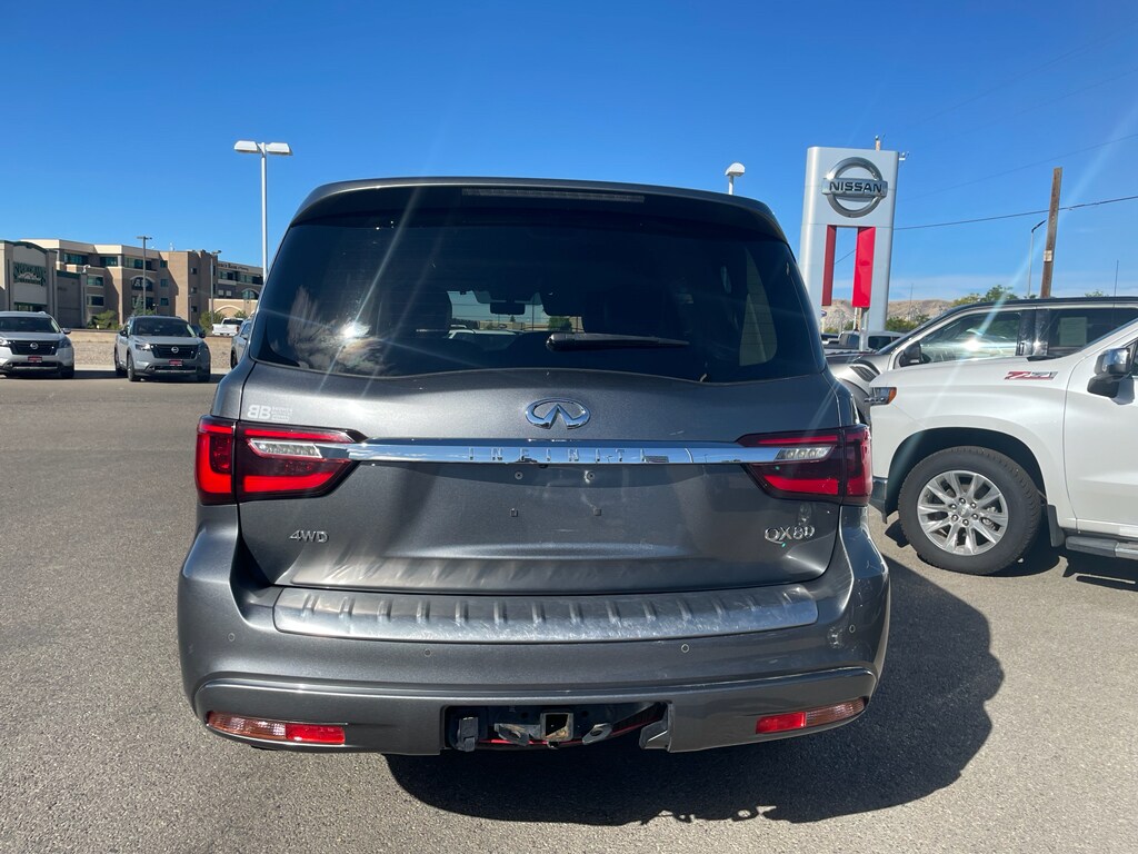 2020 Infiniti QX80 Luxe photo 3