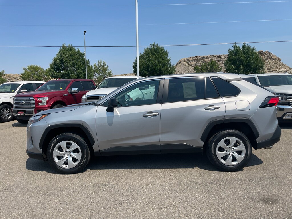 2023 Toyota RAV4 LE photo 2