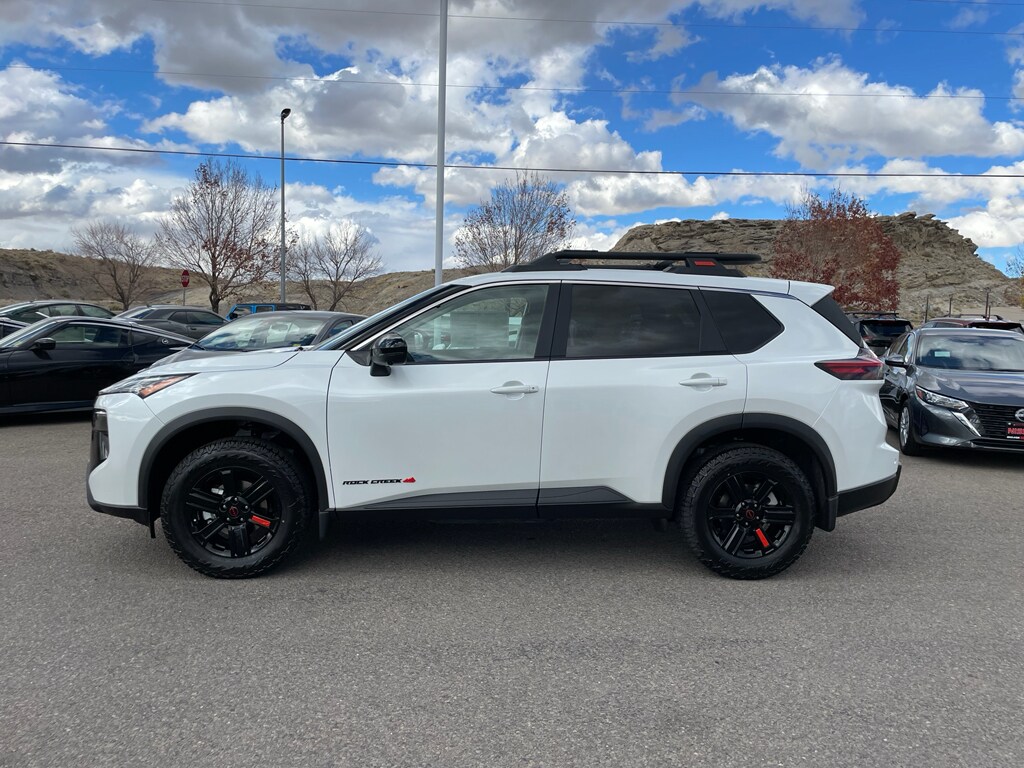 2026 Nissan Rogue SV photo 2