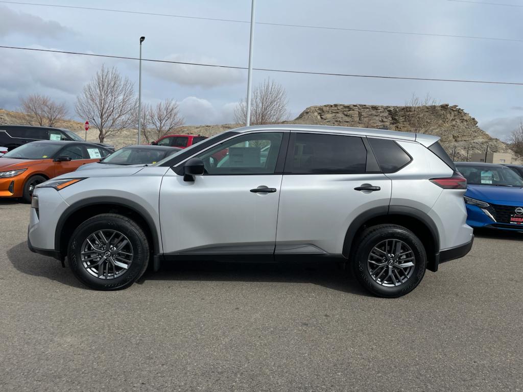 2025 Nissan Rogue S photo 2