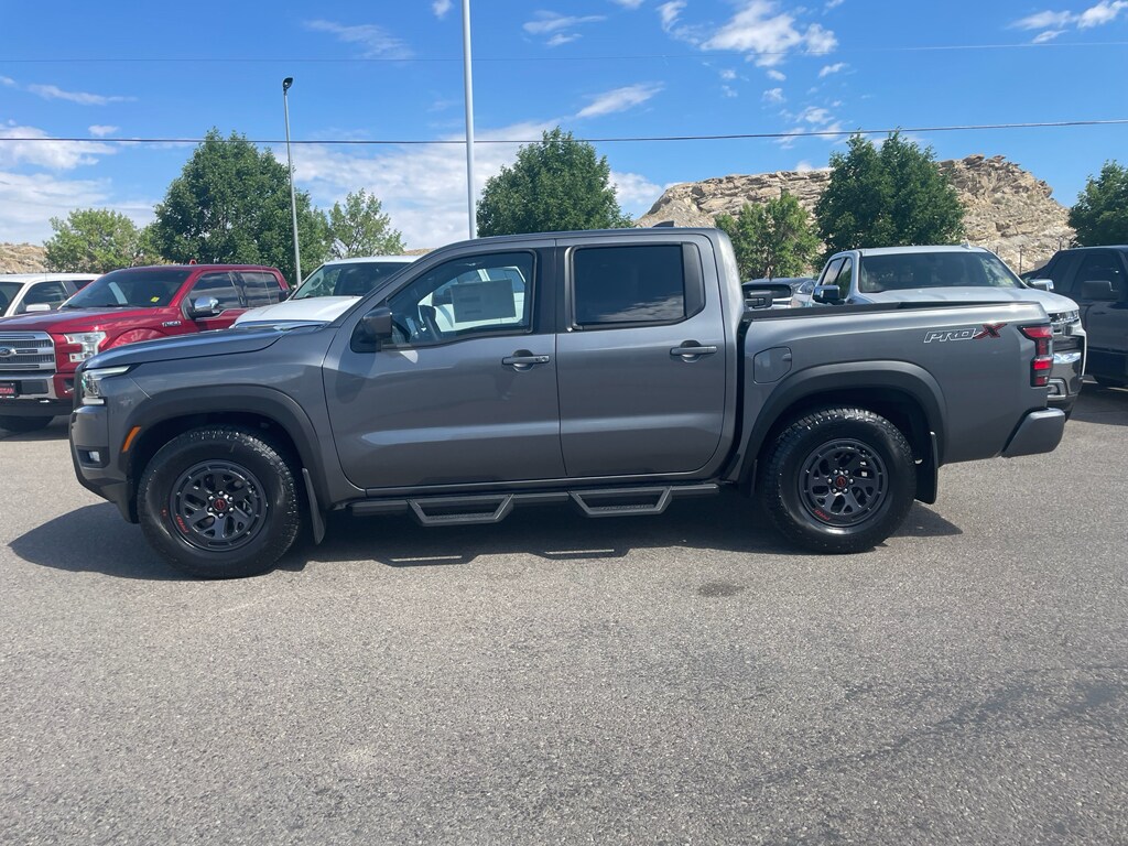 2025 Nissan Frontier PRO-X Crew Cab photo 2