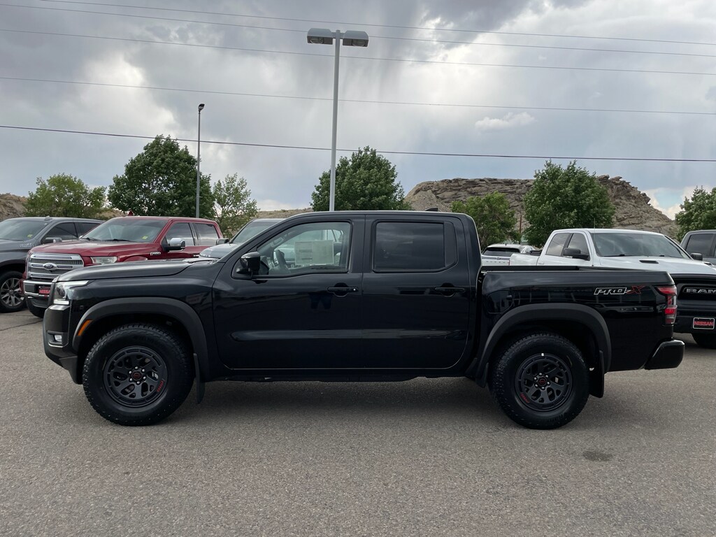 2025 Nissan Frontier PRO-X Crew Cab photo 2