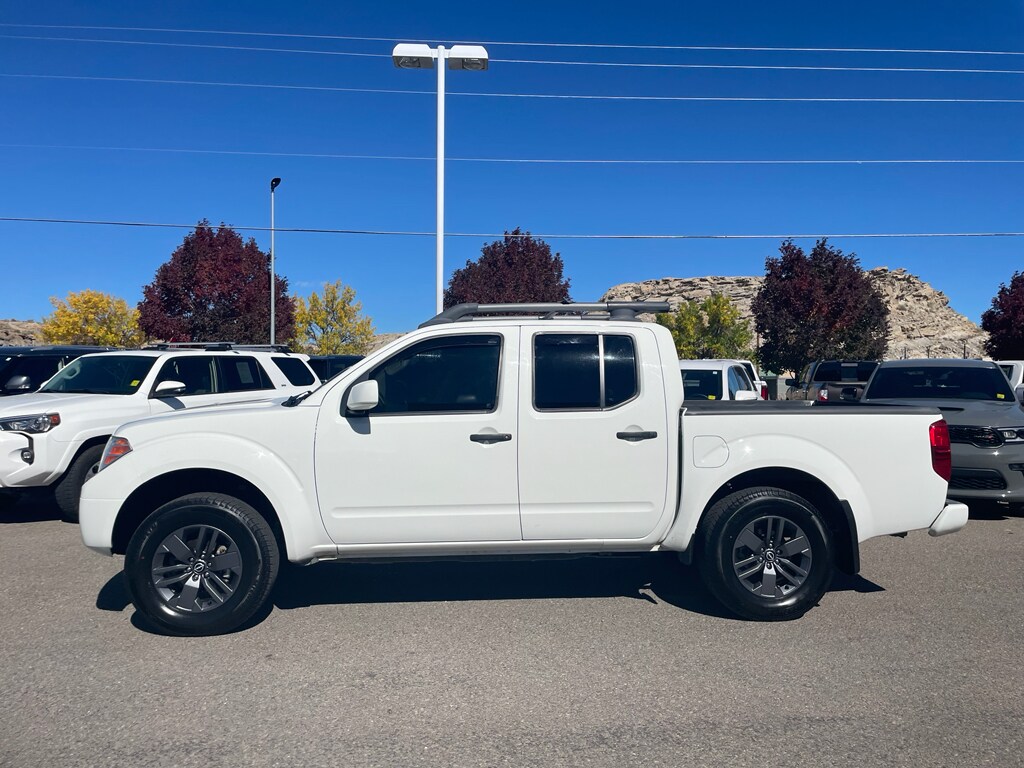 2021 Nissan Frontier PRO-4X Crew Cab photo 2