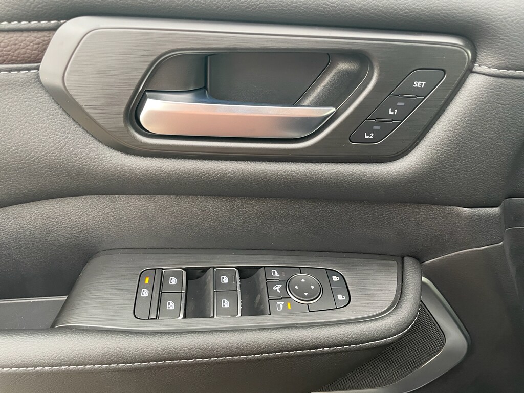 2026 Nissan Armada Platinum - Photo 18