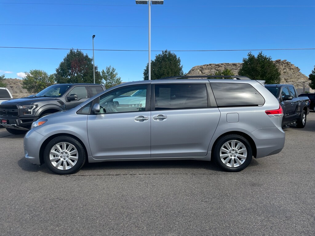2012 Toyota Sienna Limited photo 2