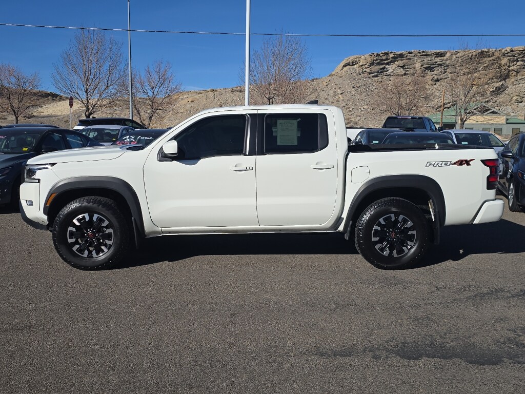 2024 Nissan Frontier PRO-4X Crew Cab photo 2