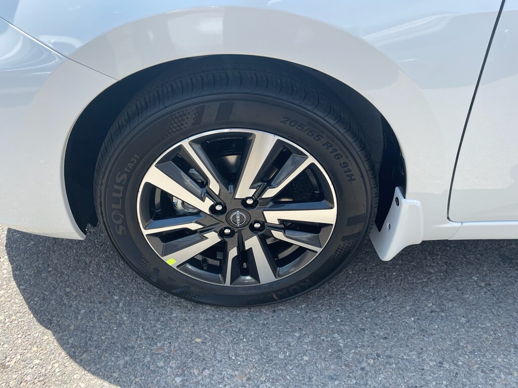 2025 Nissan Versa Sedan SV - Photo 11