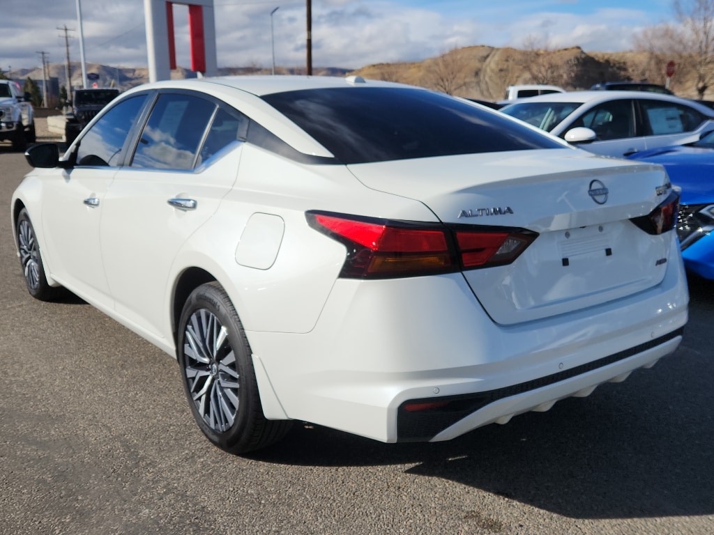 Used 2024 Nissan Altima 2.5 SV Sedan