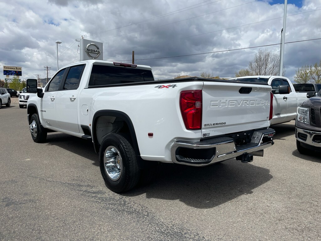 2024 Chevrolet Silverado LT photo 4
