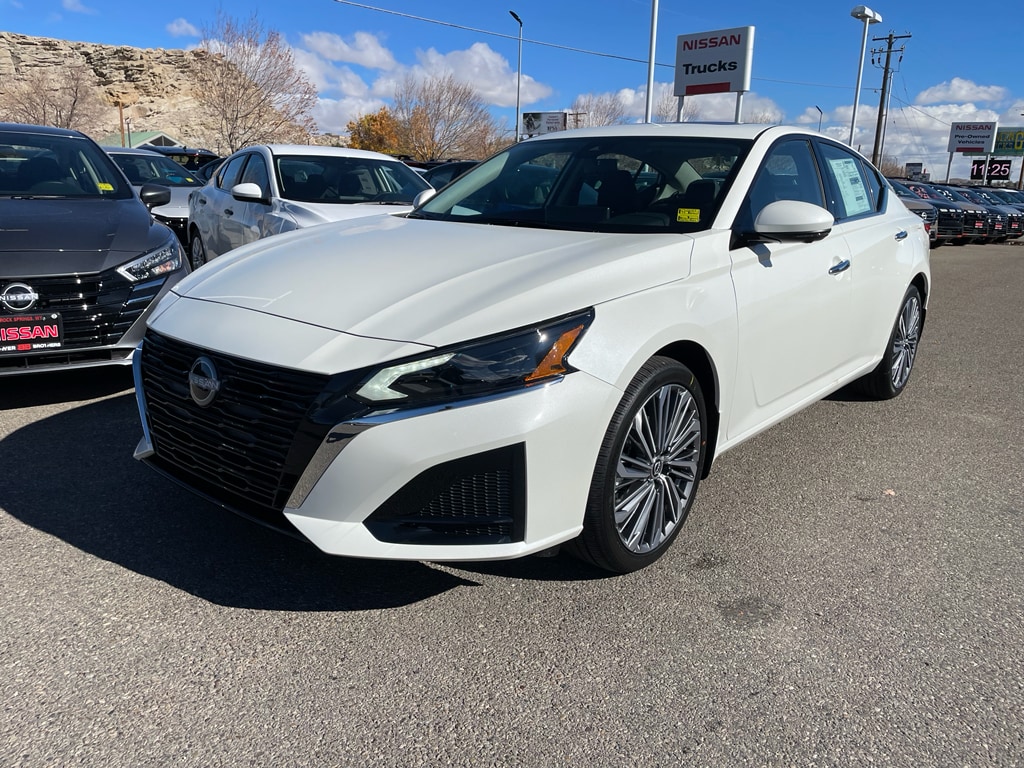 New 2025 Nissan Altima SL Sedan