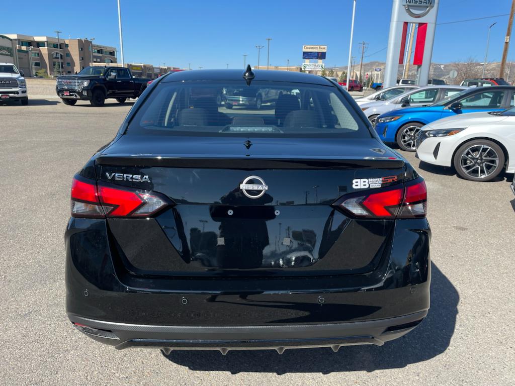 2025 Nissan Versa SR photo 4
