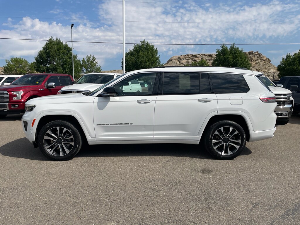 2022 Jeep Grand Cherokee Overland photo 2