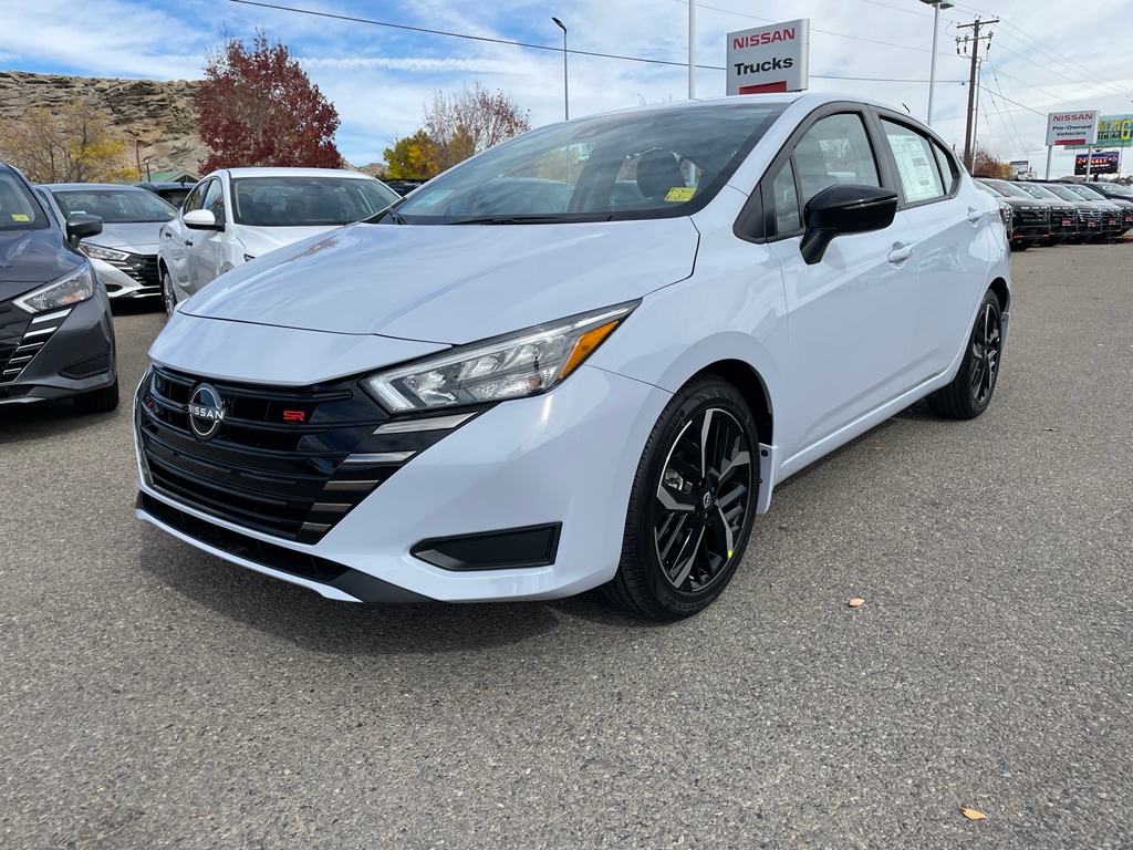 2025 Nissan Versa Sedan SR's photo