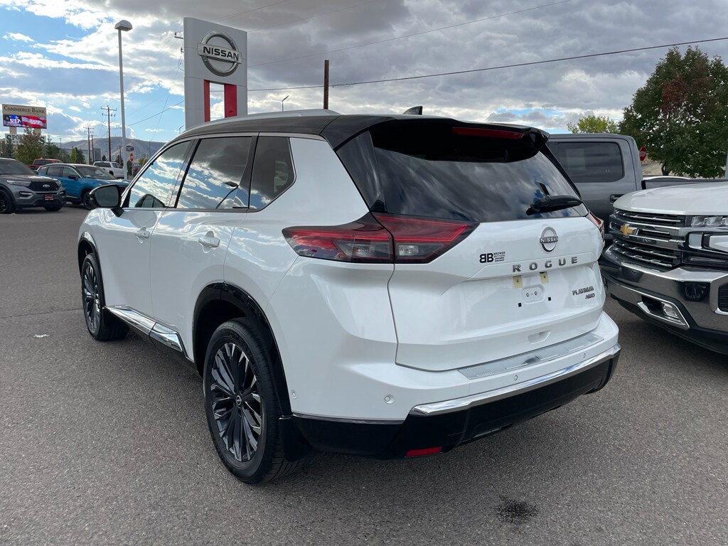2024 Nissan Rogue Platinum photo 3