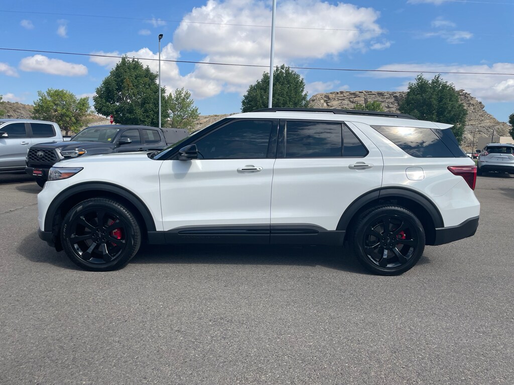 2023 Ford Explorer ST photo 2