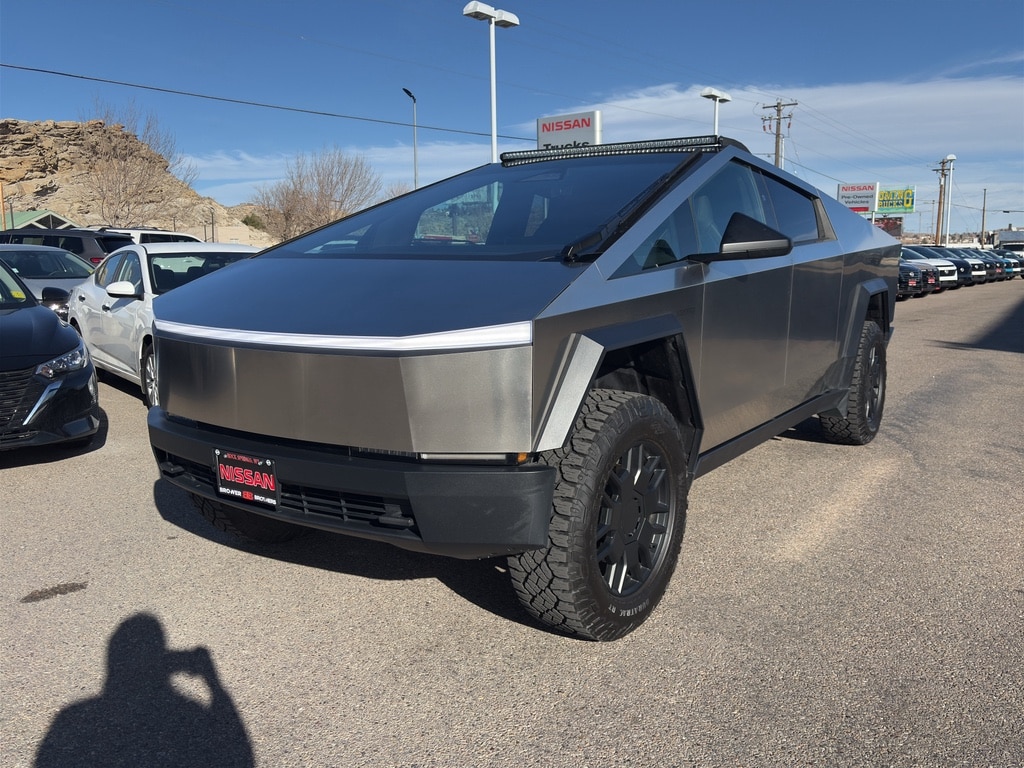 2024 Tesla Cybertruck Base's photo