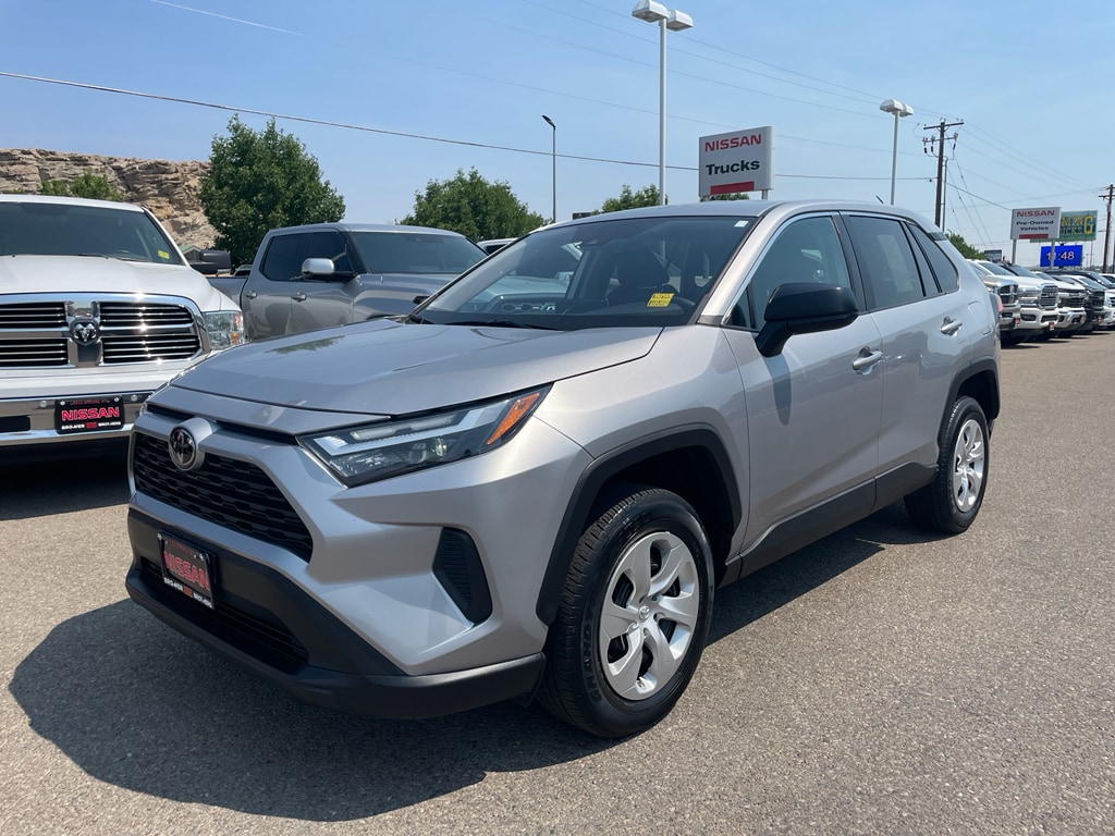 2023 Toyota RAV4 LE's photo