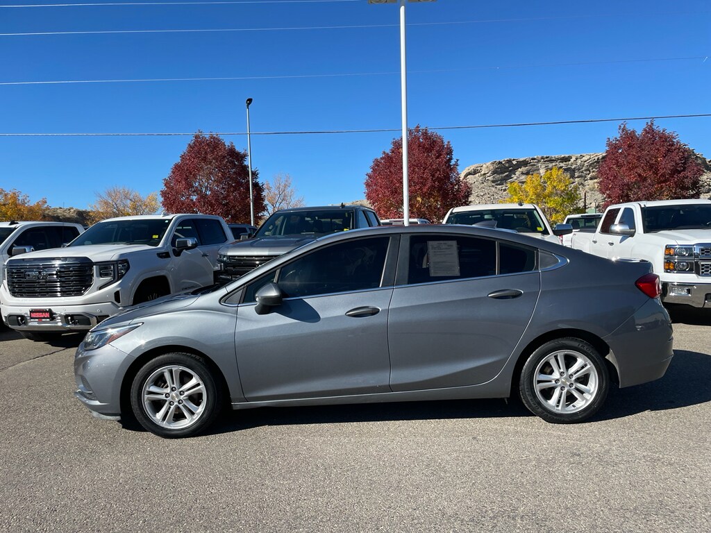 2018 Chevrolet Cruze LT photo 2