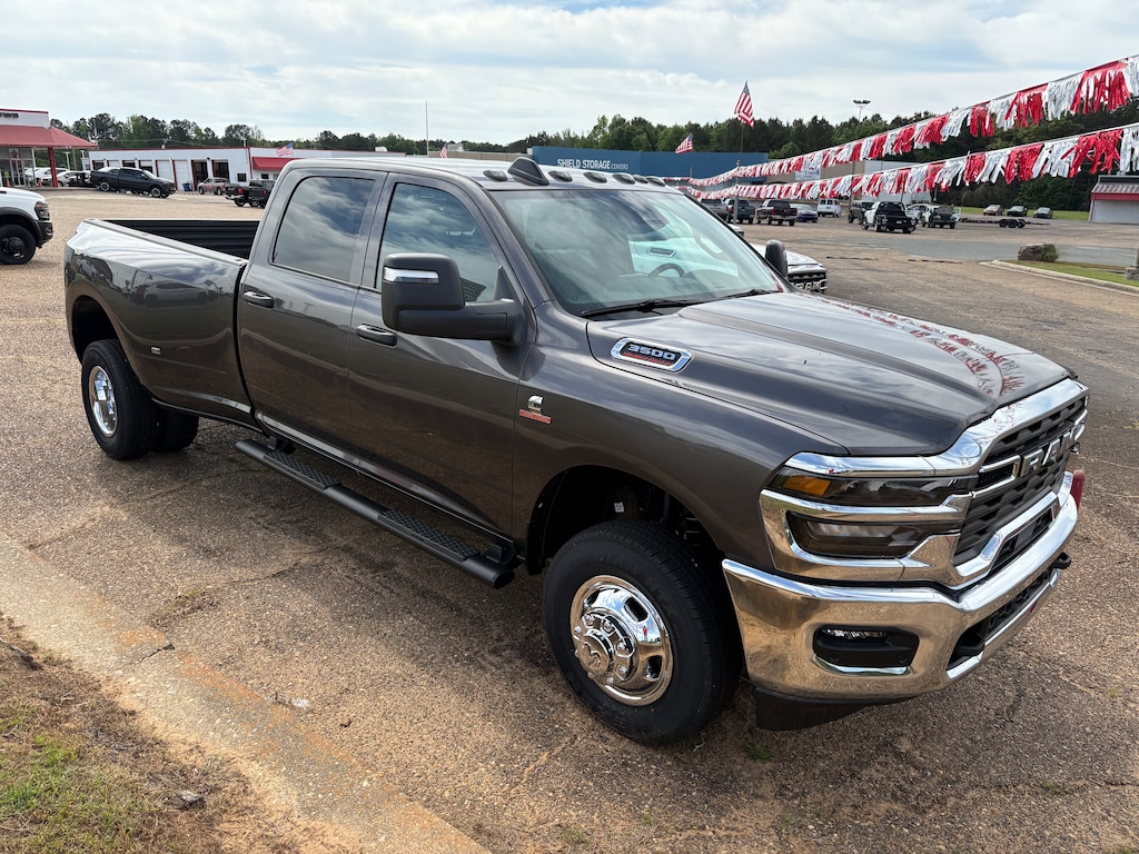 New 2026 Ram 3500 TRADESMAN CREW CAB 4X4 8' BOX Pickup