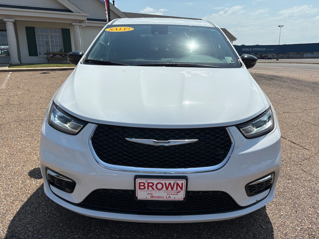 Used 2024 Chrysler Pacifica Touring L Van Passenger Van