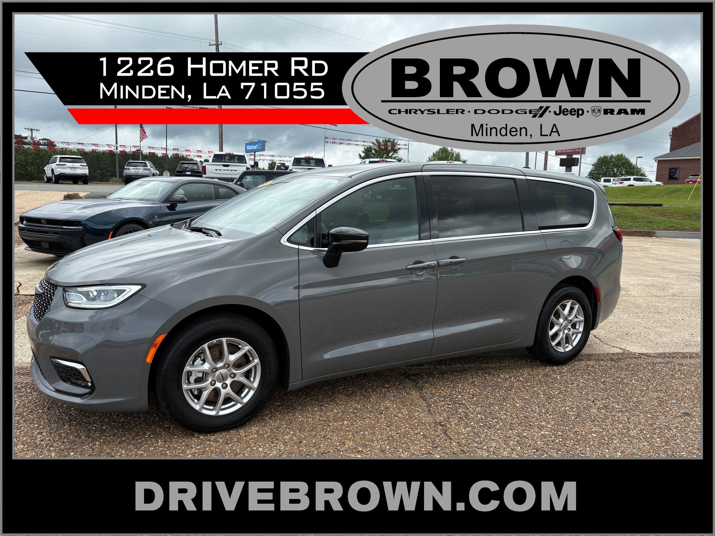 2025 Chrysler Pacifica Select's photo