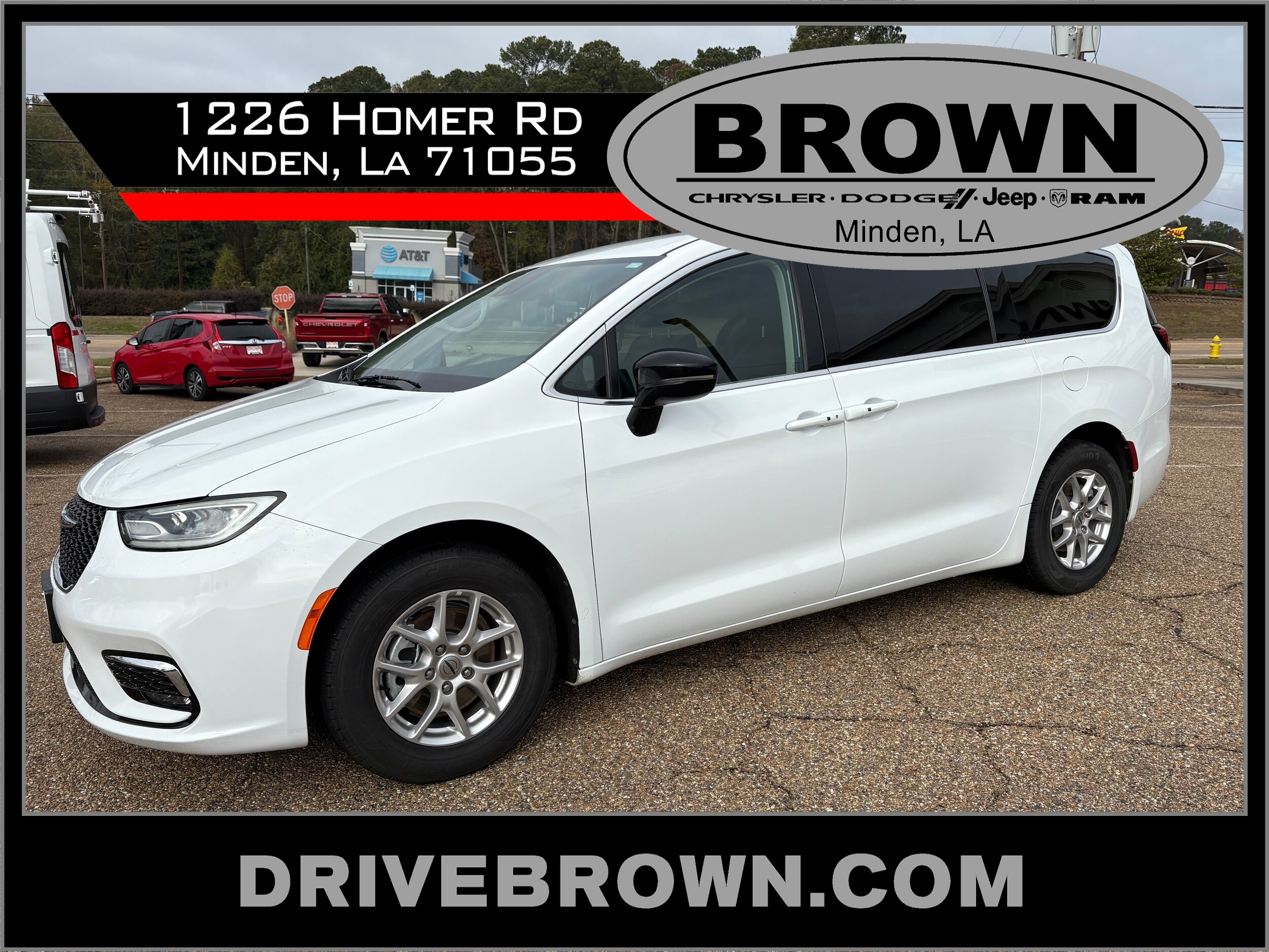 2024 Chrysler Pacifica Touring L's photo