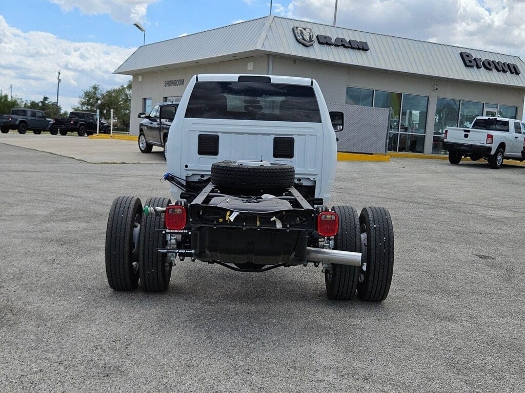 New 2024 Ram 5500 Chassis Cab 5500 TRADESMAN CHASSIS CREW CAB 4X2 84' CA Pickup