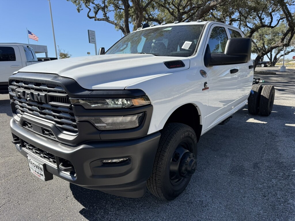 New 2026 Ram 3500 Chassis Cab 3500 TRADESMAN CREW CAB CHASSIS 4X4 60' CA Pickup