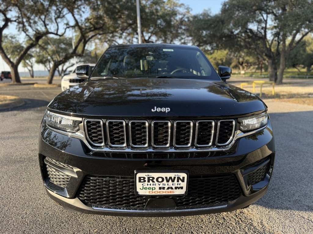 New 2025 Jeep Grand Cherokee LAREDO X 4X2 Sport Utility