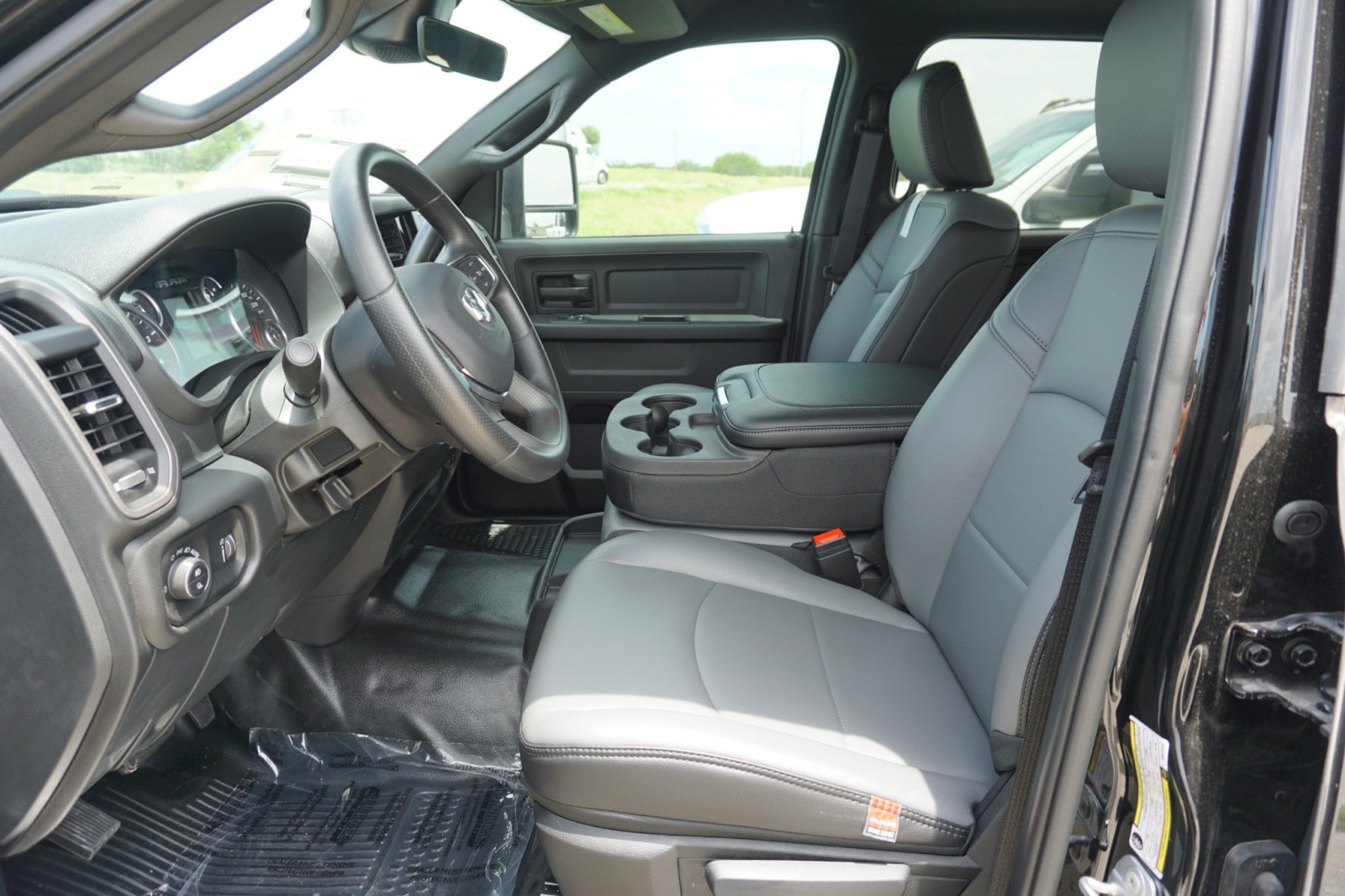 2025 RAM 3500 Tradesman - Photo 11