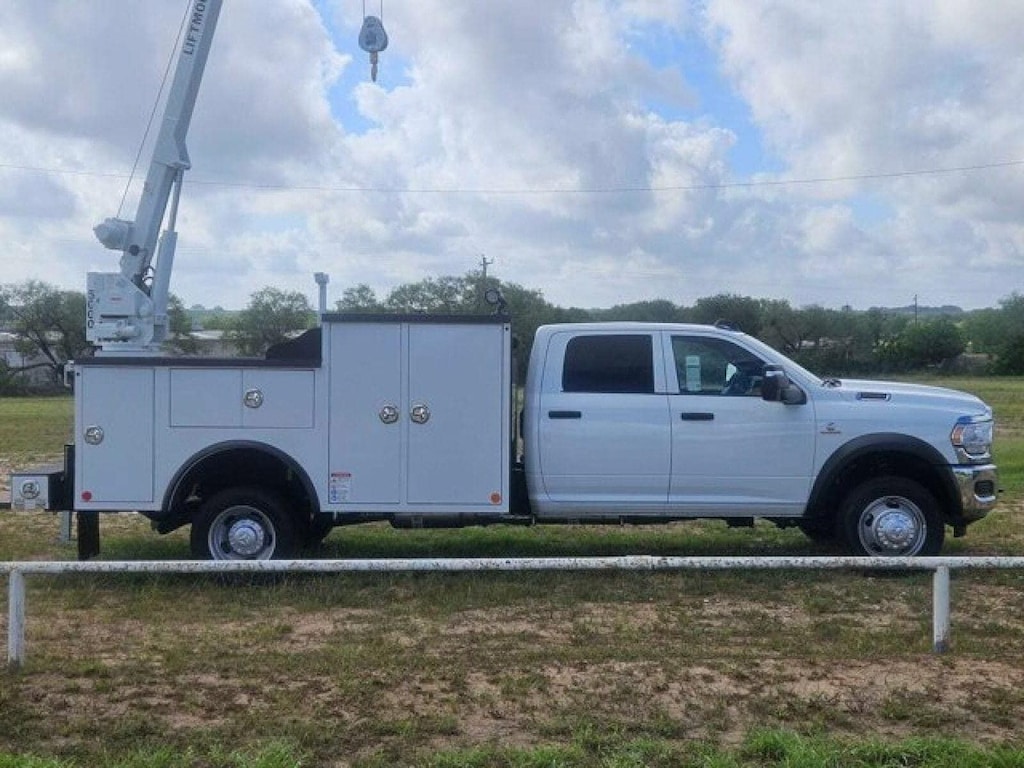 New 2024 Ram 5500 Chassis Cab 5500 TRADESMAN CHASSIS CREW CAB 4X4 84' CA Pickup