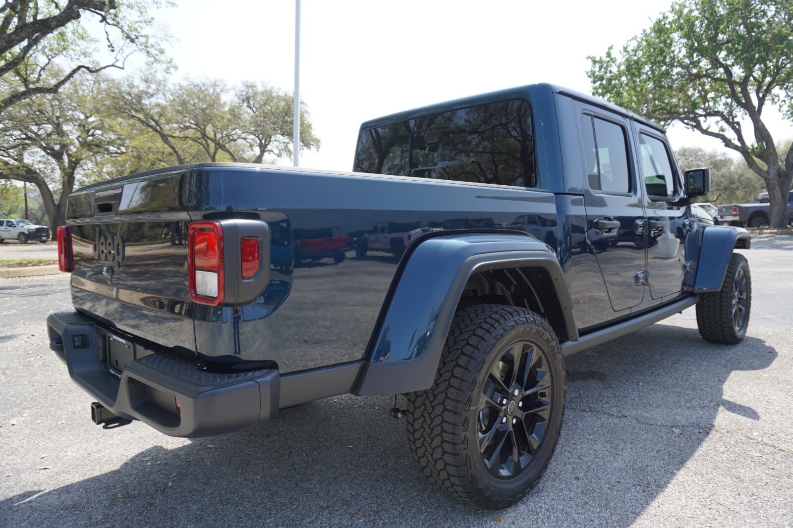 2025 Jeep Gladiator Sport photo 4