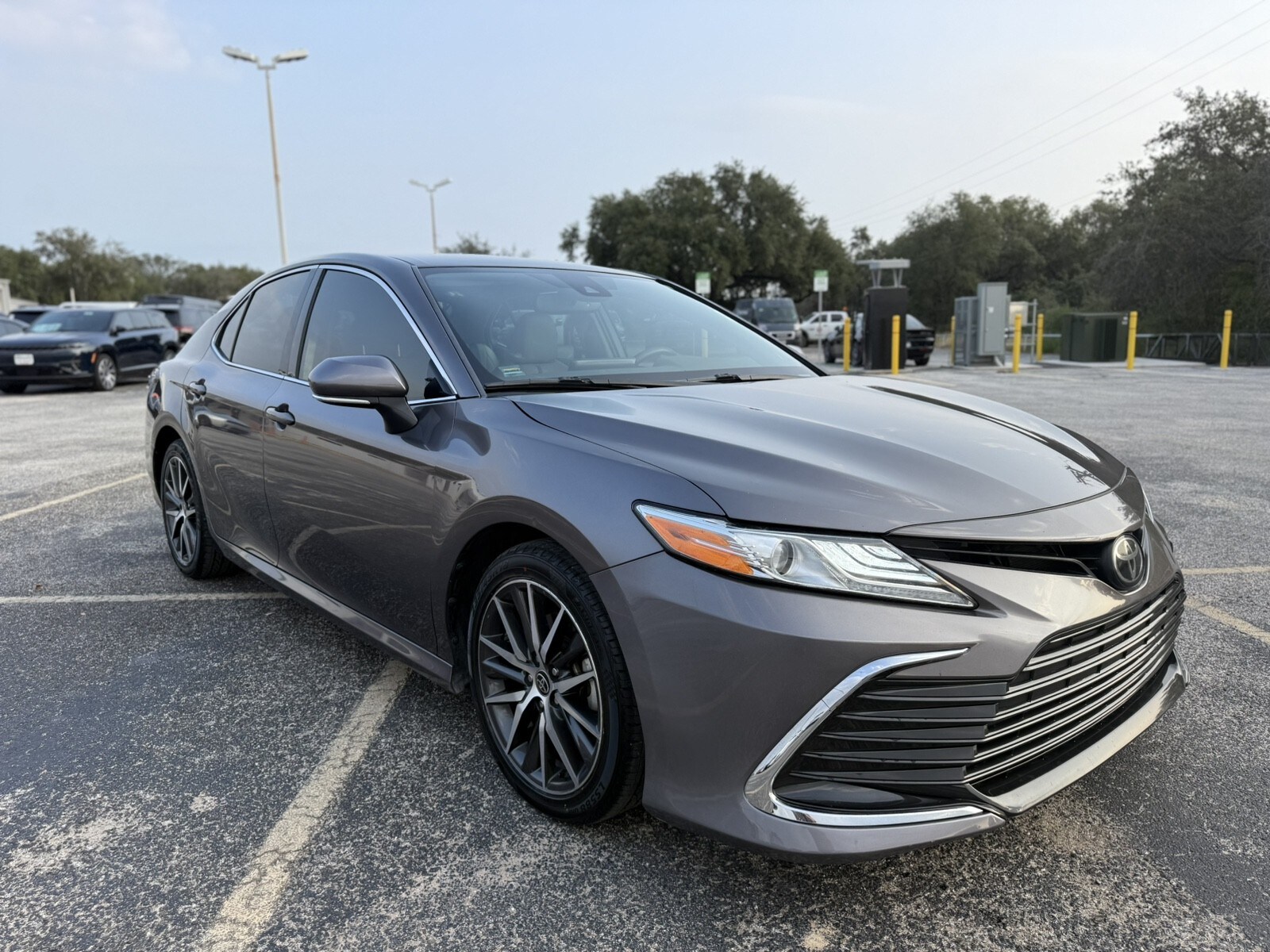 2022 Toyota Camry XLE photo 2