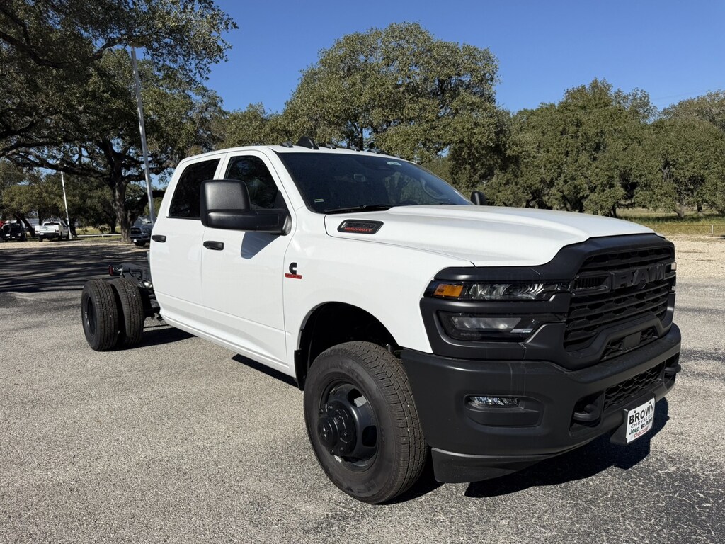 New 2026 Ram 3500 Chassis Cab 3500 TRADESMAN CREW CAB CHASSIS 4X4 60' CA Pickup