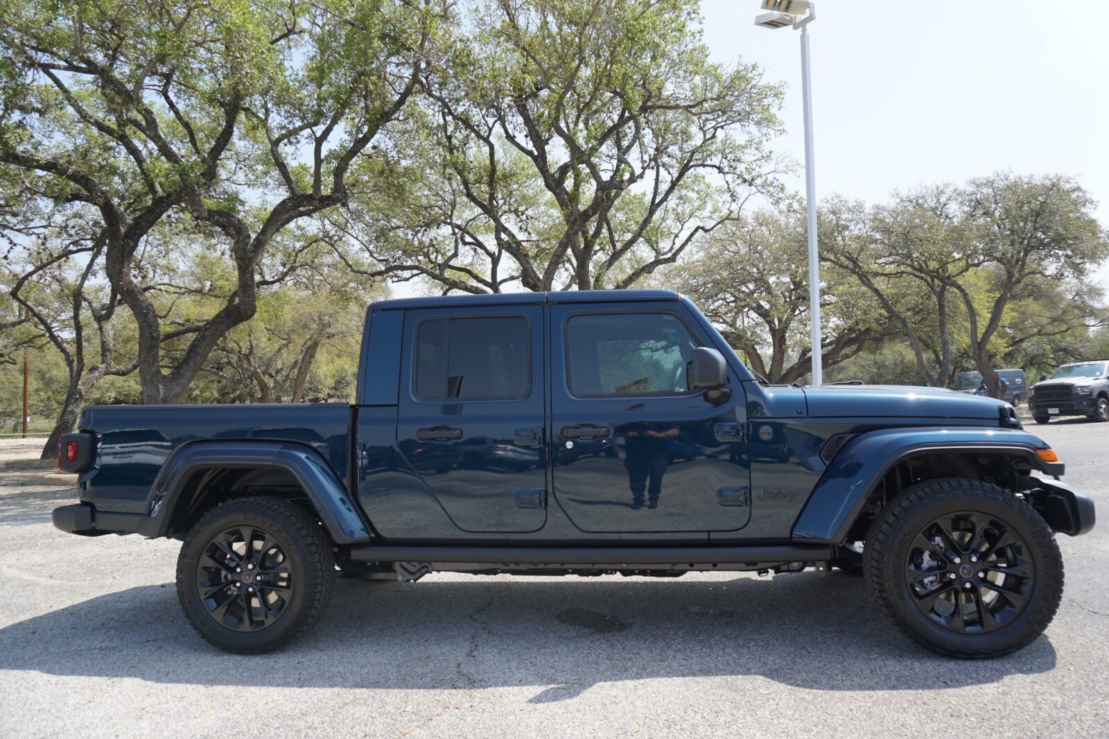 2025 Jeep Gladiator Sport photo 3