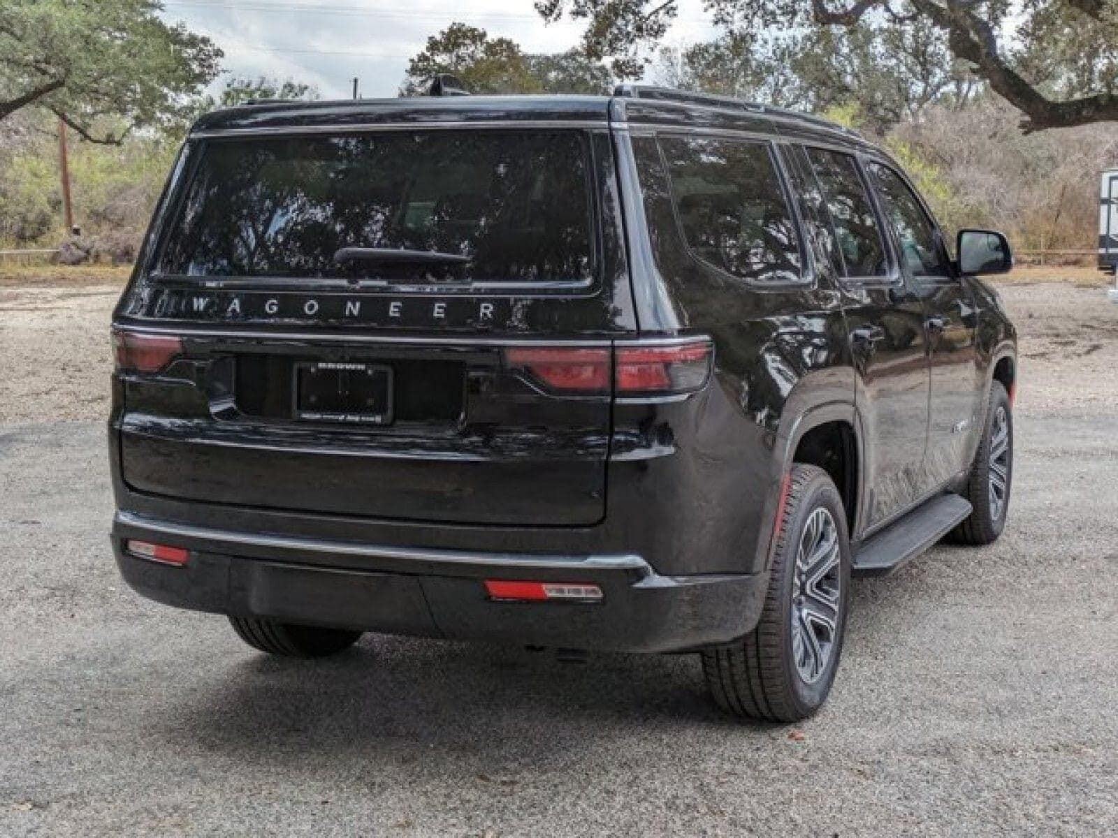2024 Jeep Wagoneer photo 3