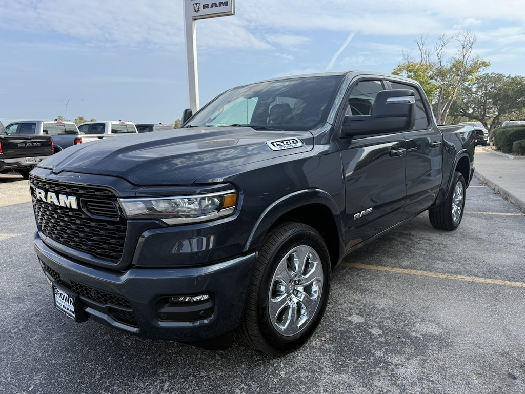 New 2025 Ram 1500 LONE STAR CREW CAB 4X2 5'7 BOX Pickup