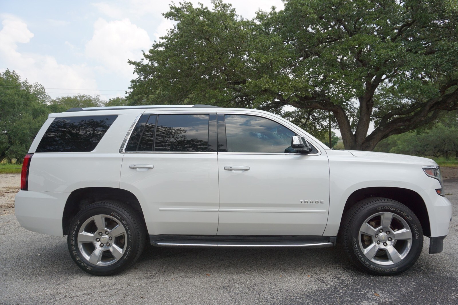 2017 Chevrolet Tahoe Premier photo 2