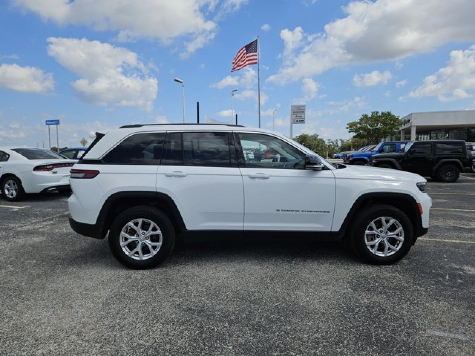 Used 2023 Jeep Grand Cherokee Limited with VIN 1C4RJHBGXPC537397 for sale in Devine, TX