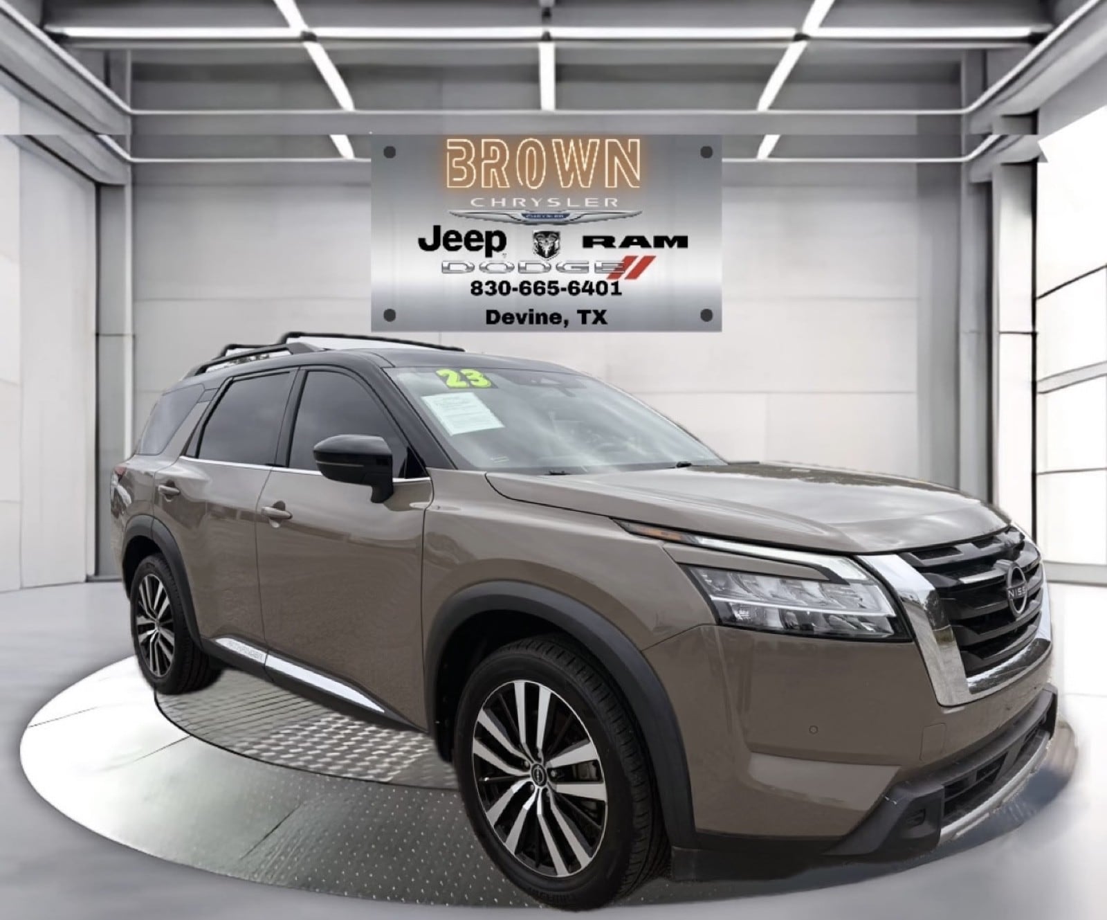 2023 Nissan Pathfinder Platinum's photo
