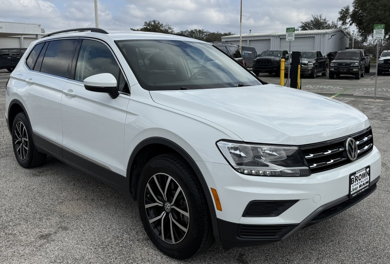 Used 2021 Volkswagen Tiguan SE with VIN 3VV3B7AX8MM010050 for sale in Devine, TX