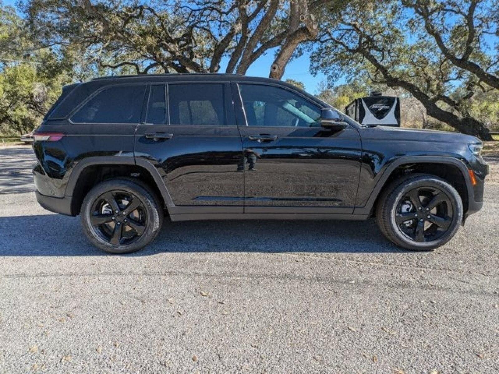 2024 Jeep Grand Cherokee Limited photo 2