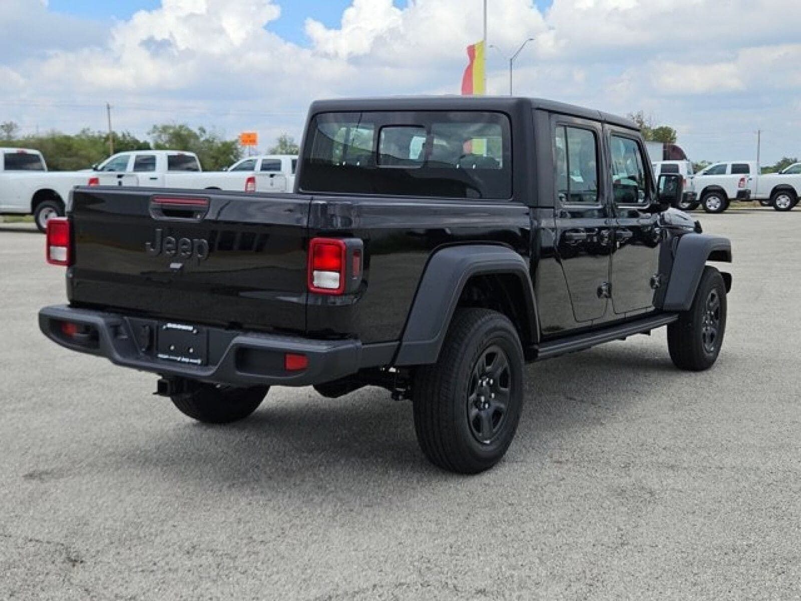 2024 Jeep Gladiator Sport photo 3