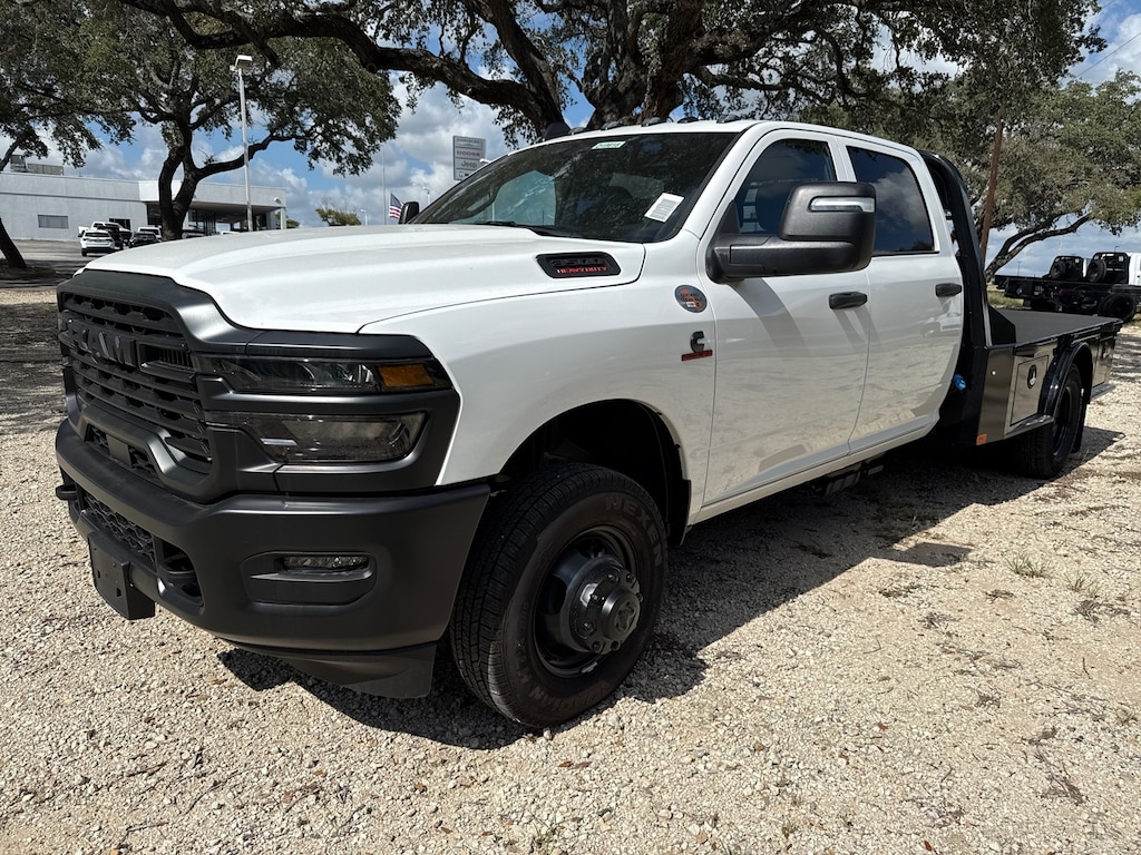 New 2025 Ram 3500 Chassis Cab 3500 TRADESMAN CREW CAB CHASSIS 4X4 60' CA Pickup